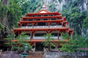 أفضل معالم السياحة في ماليزيا: رحلة لا تنسى تبدأ من هنا 16 كهف سام بون تونج - أبرز أماكن السياحة في ماليزيا