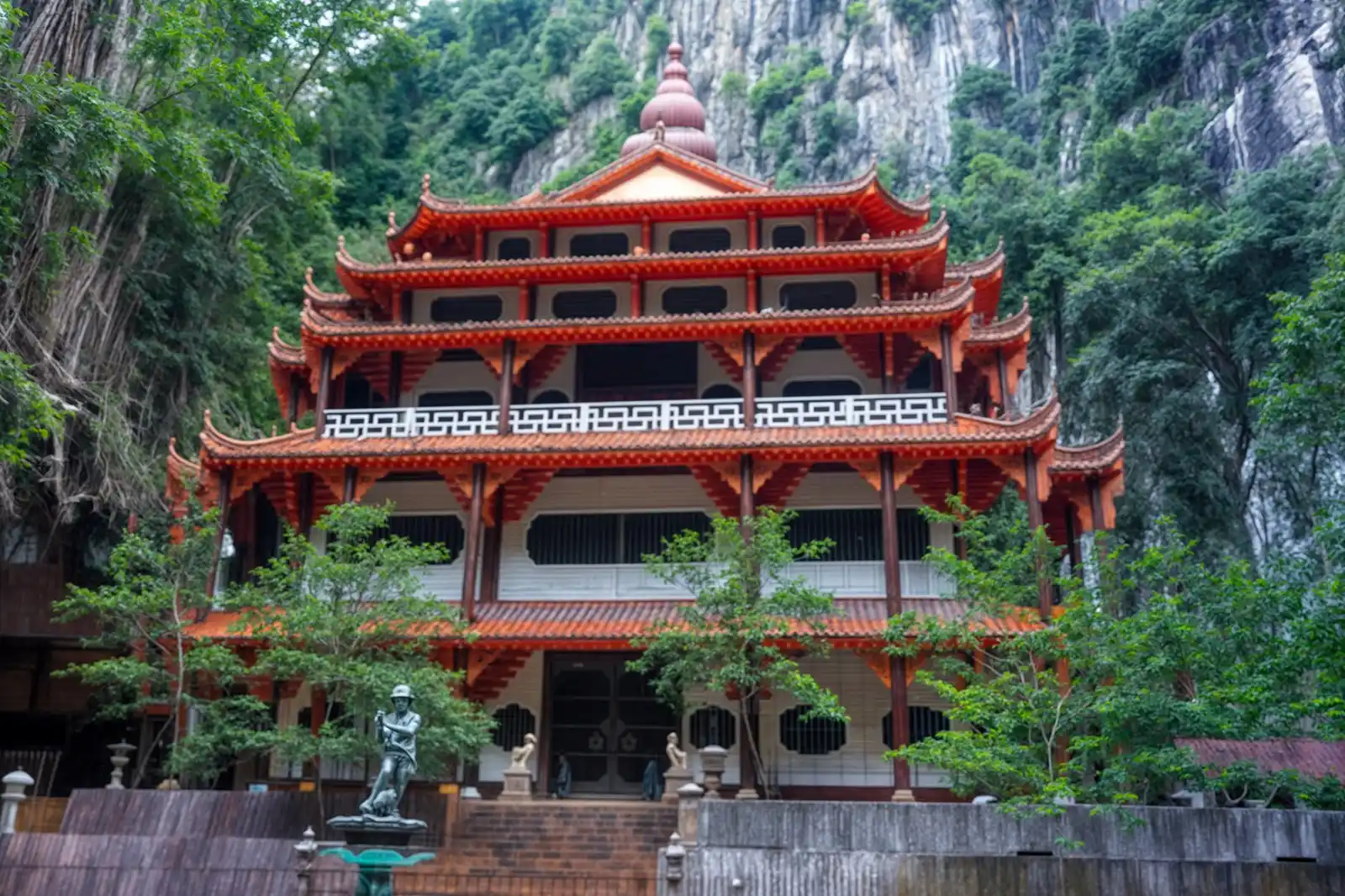 كهف سام بون تونج - أبرز أماكن السياحة في ماليزيا