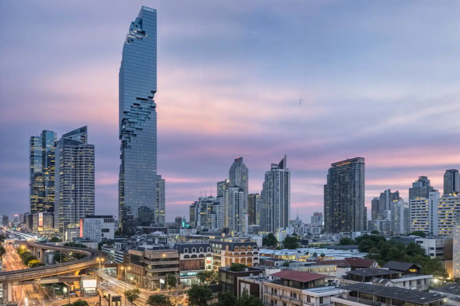 برج كينج باور ماهناخون - أشهر المناطق السياحية في تايلاند