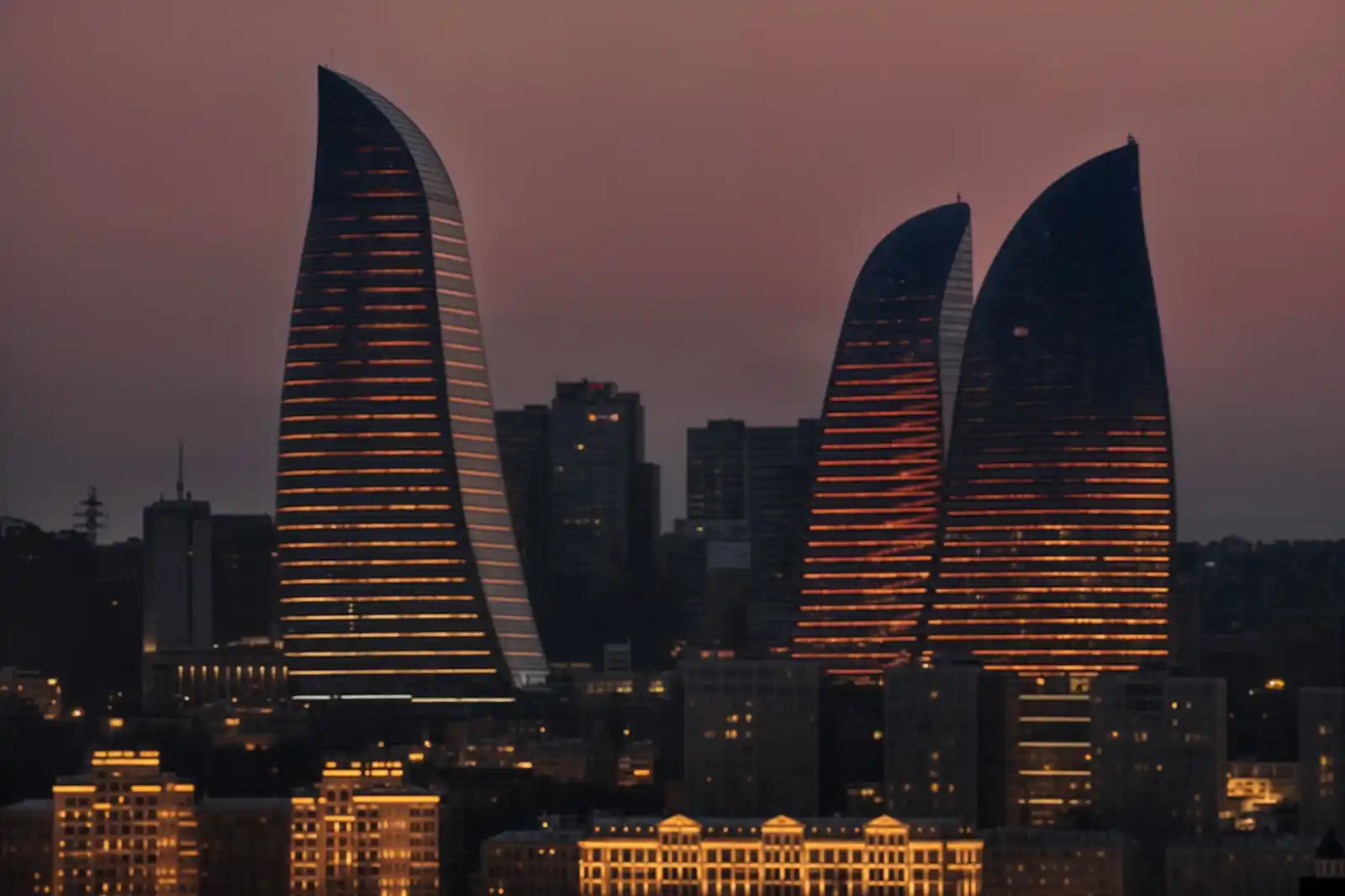 أبراج اللهب - أبرز معالم أذربيجان