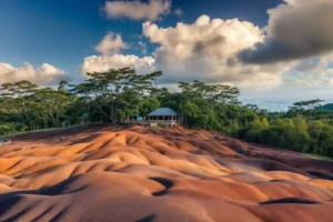 السياحة في موريشيوس: معالم سياحية لا تُنسى في جزر موريشيوس 9 أرض السبع ألوان - أشهر معالم السياحة في موريشيوس