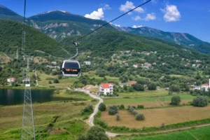 دليل السياحة في ألبانيا وأجمل المناطق السياحية لعطلة مثالية 2 جبل داجتي - أمتع رحلات تلفريك أثناء السياحة في ألبانيا