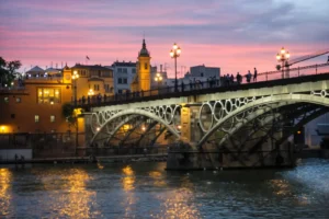 جسر تريانا - لا تنسى زيارته في رحلات إسبانيا 