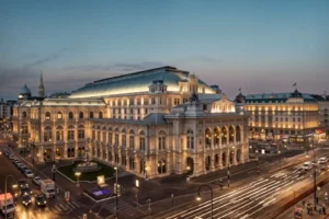 السياحة في النمسا: دليل السعوديين لأجمل أماكن سياحية أوروبية 2 دار الأوبرا العظيم - ضمن أروع أماكن سياحية في فيينا