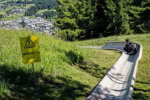 السياحة في النمسا: دليل السعوديين لأجمل أماكن سياحية أوروبية 6 زحليقة سالفدين - أشهر أماكن سياحية في زيلامسي