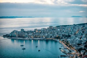 دليل السياحة في ألبانيا وأجمل المناطق السياحية لعطلة مثالية 7 سارانداه - من المناطق السياحية في ألبانيا المميزة