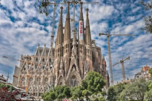 ساغرادا فاميليا - أهم وأبرز معالم السياحه في اسبانيا