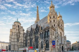 السياحة في النمسا: دليل السعوديين لأجمل أماكن سياحية أوروبية 4 كاتدرائية سانت ستبفان - من أهم وأقدس أماكن سياحية في فيينا