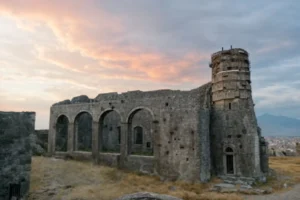 دليل السياحة في ألبانيا وأجمل المناطق السياحية لعطلة مثالية 9 قلعة روزافا - من المناطق السياحية التاريخية في ألبانيا