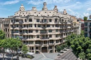 كازا ميلا - تحفة فنية من معالم اسبانيا 