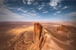 Hajj and Umrah Package & Saudi eVisa: Complete Travel Guide 14 Edge of the World: a breathtaking place to visit in Saudi Arabia