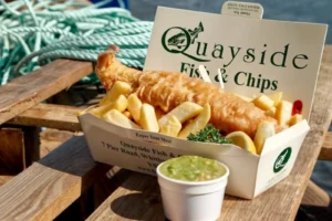 السمك المقلي والبطاطس - أشهر أكلات بريطانيا التقليدية