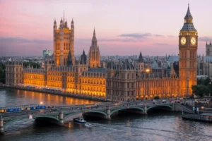 قصر ويستمنستر - أجمل المناطق السياحية في بريطانيا