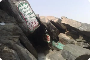 Makkah Region Guide: Plan a Meaningful Trip to Makkah Today 9 Discover Cave of Hira, a sacred site on Jabal Al-Nour with deep Islamic history.