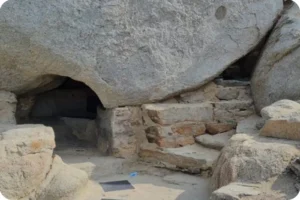 Makkah Region Guide: Plan a Meaningful Trip to Makkah Today 10 Explore Jabal Al-Thawr and the Cave of Thawr, a symbol of faith, courage, and the Hijrah.