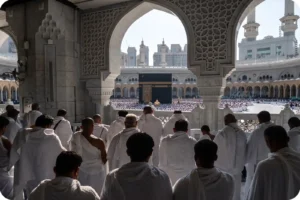 Pilgrims entering Masjid al-Haram while following a step by step Umrah guide