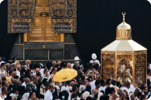 Kaaba and Islamic lantern representing the spiritual journey of Umrah