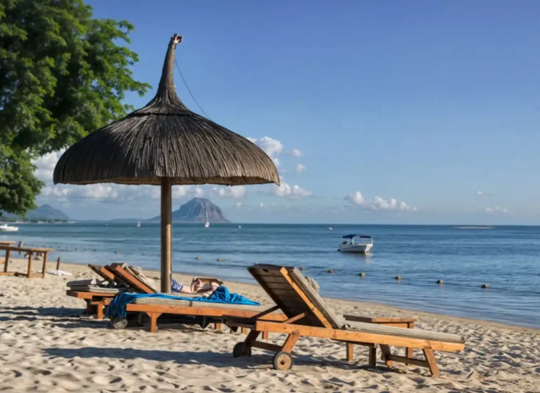 من شواطئ جزر موريشيوس المميزة - شاطئ فليك إن فلاك